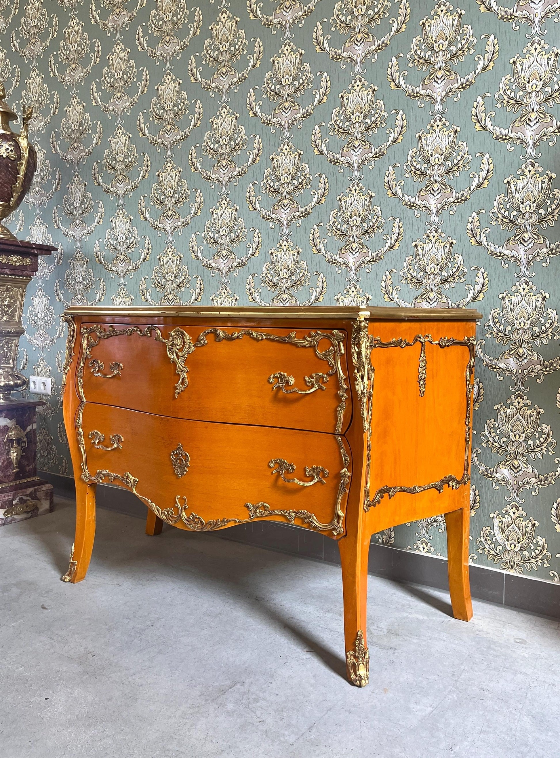 Chest of Drawer Louis XV Dresser in Wooden Brown Chest of Drawer Yellow Retro Baroque Style with Brass Ornaments for Stylish Bedroom Decor