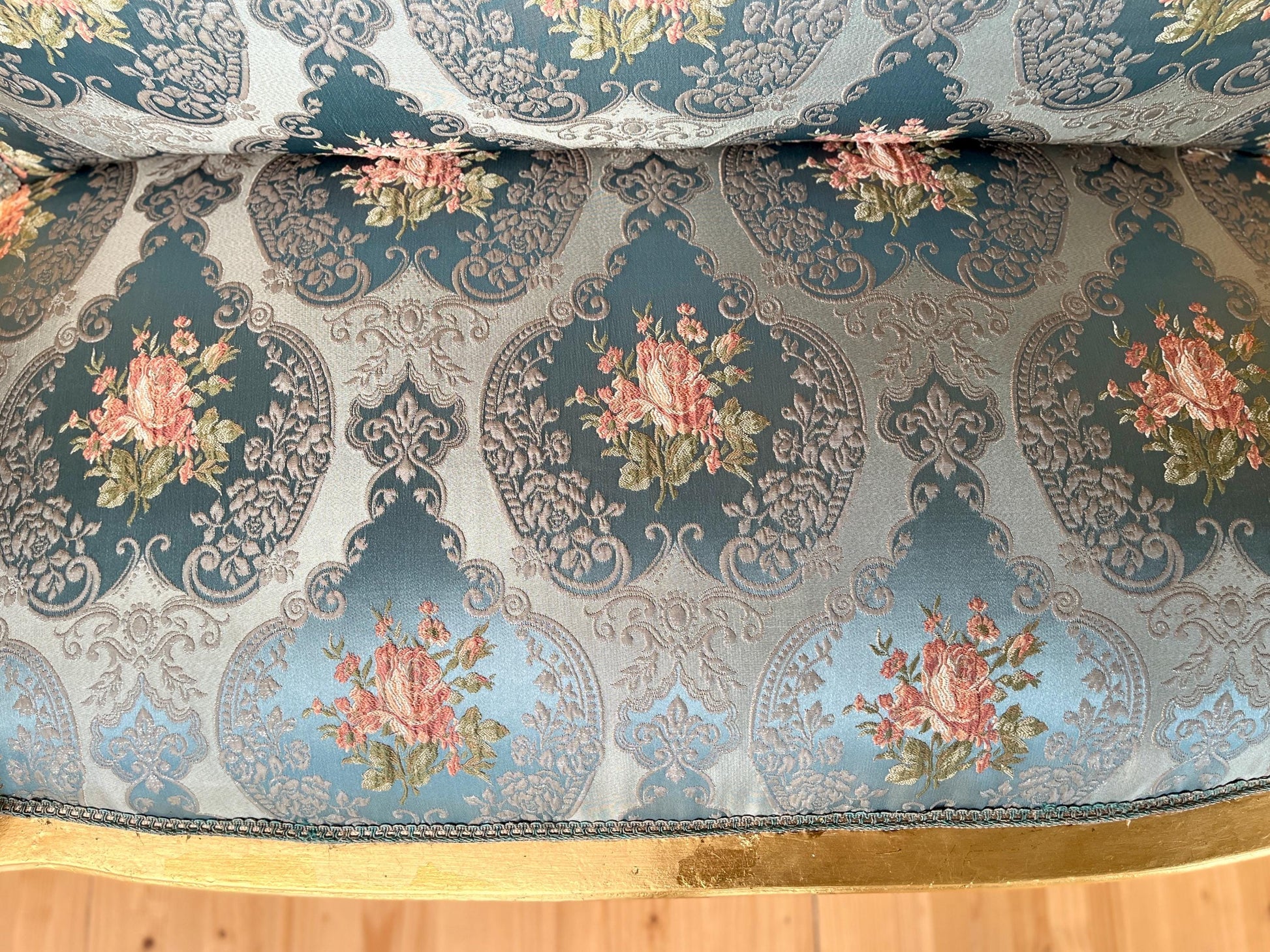 Sofa Set Royal Baroque Style in Blue Floral Damask Retro Rococo Couch Set in Gold Finish for Lounge Room Decor Party Event TV Movie Shooting