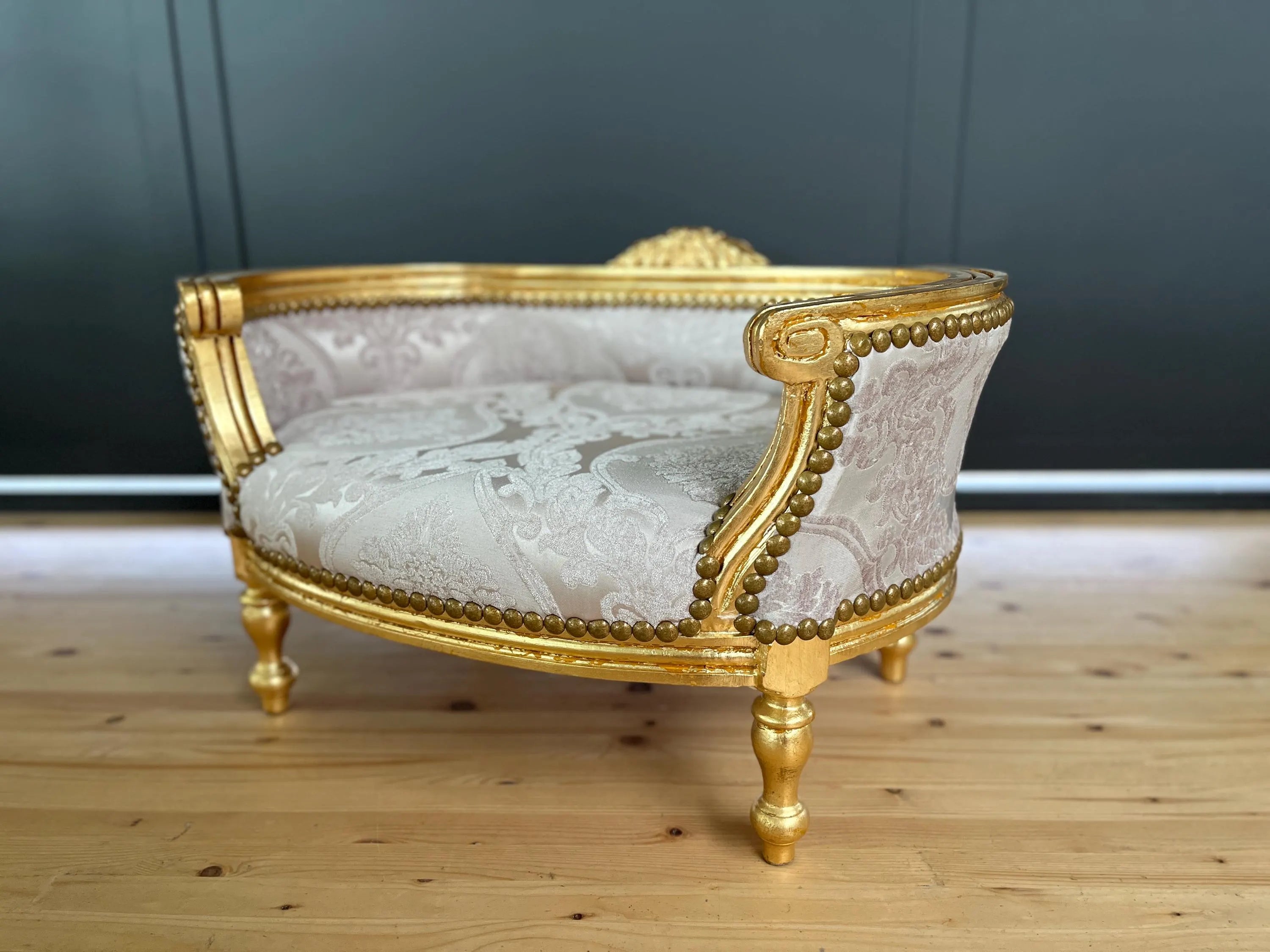 Handmade Baroque Pet Sofa Velvet Dog Couch with Gold Leaf