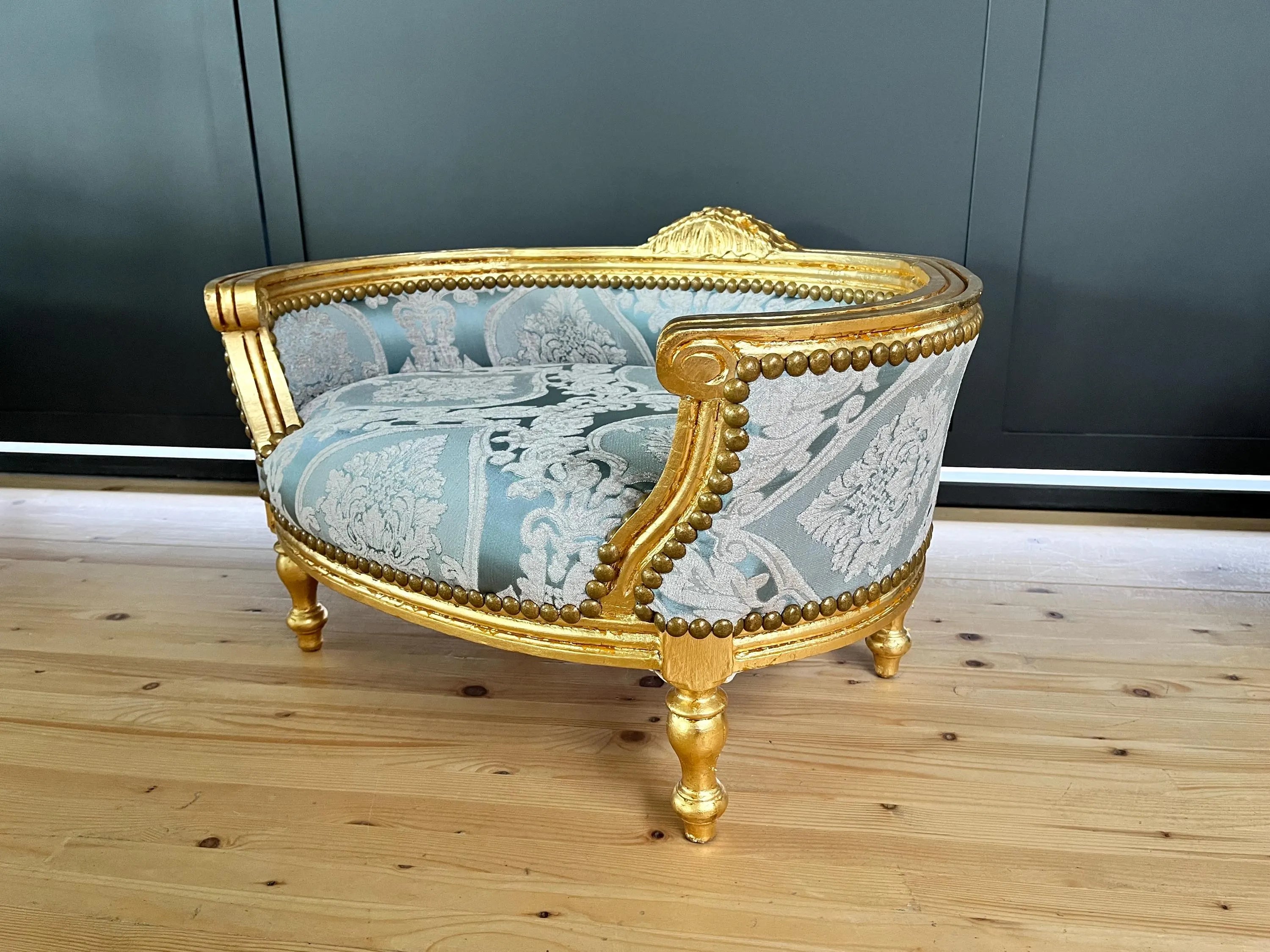 Handmade Baroque Pet Sofa Velvet Dog Couch with Gold Leaf