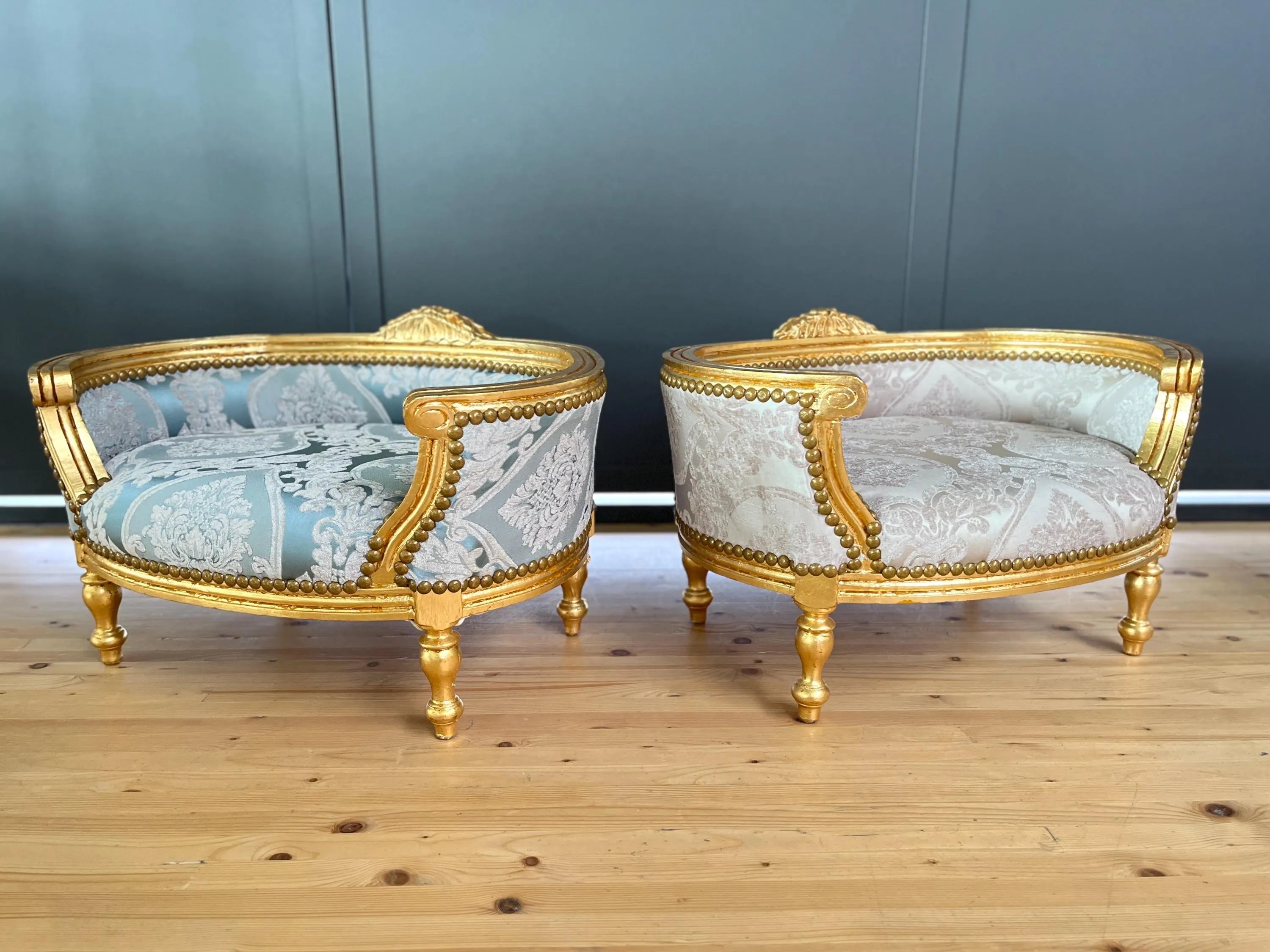 Handmade Baroque Pet Sofa Velvet Dog Couch with Gold Leaf