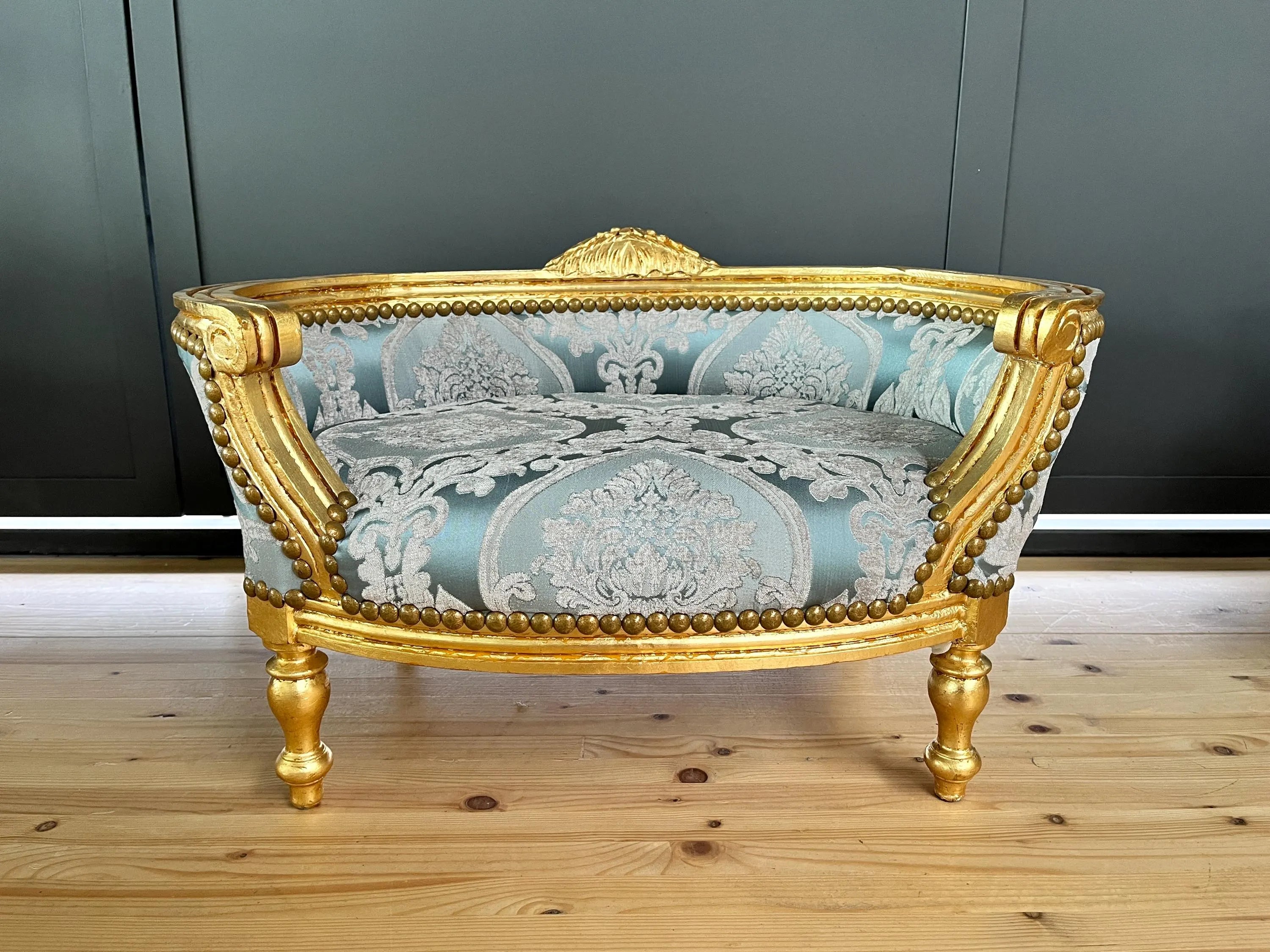 Handmade Baroque Pet Sofa Velvet Dog Couch with Gold Leaf