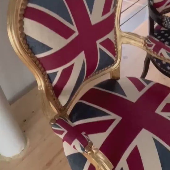 Französischer Sessel im Louis-Barock-Stil French Baroque Style Armchair in Union Jack Print Gold Finish