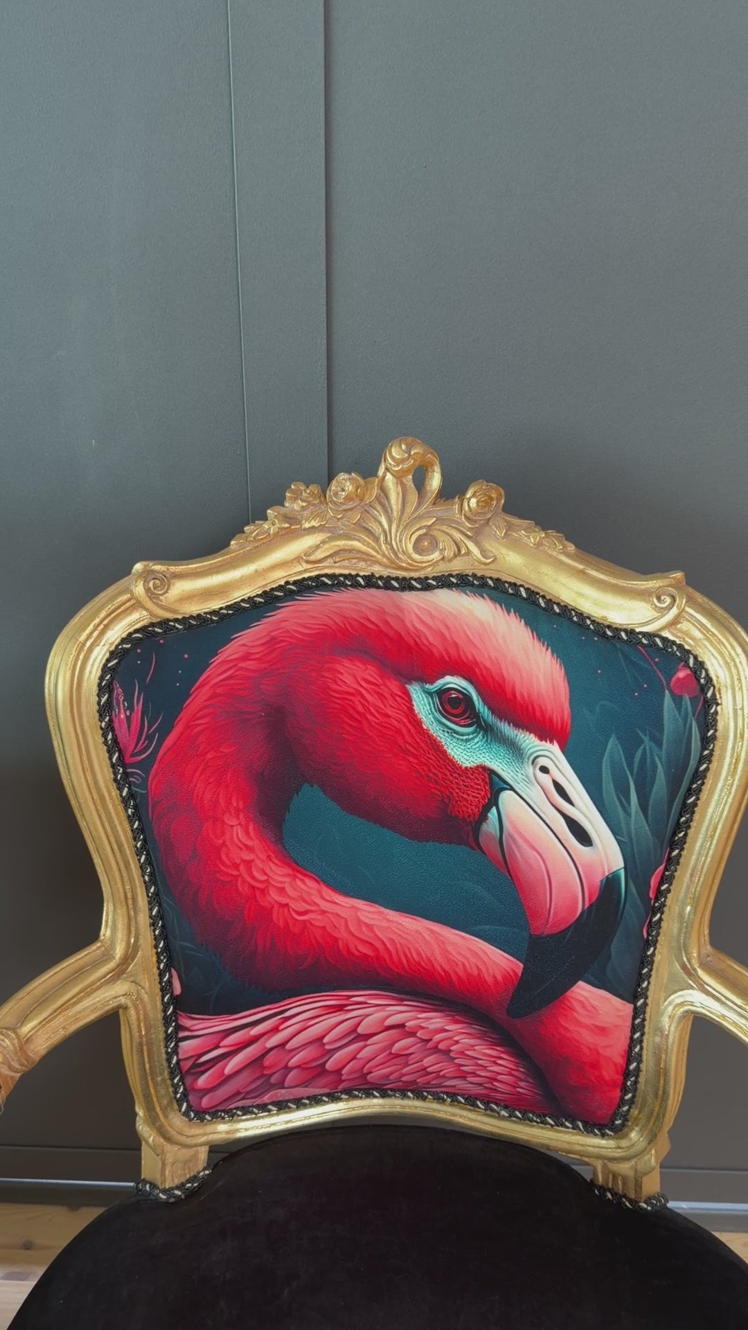 Elegante poltrona barocca con stampa floreale raffinata, poltrona d’accento rococò italiana da salotto