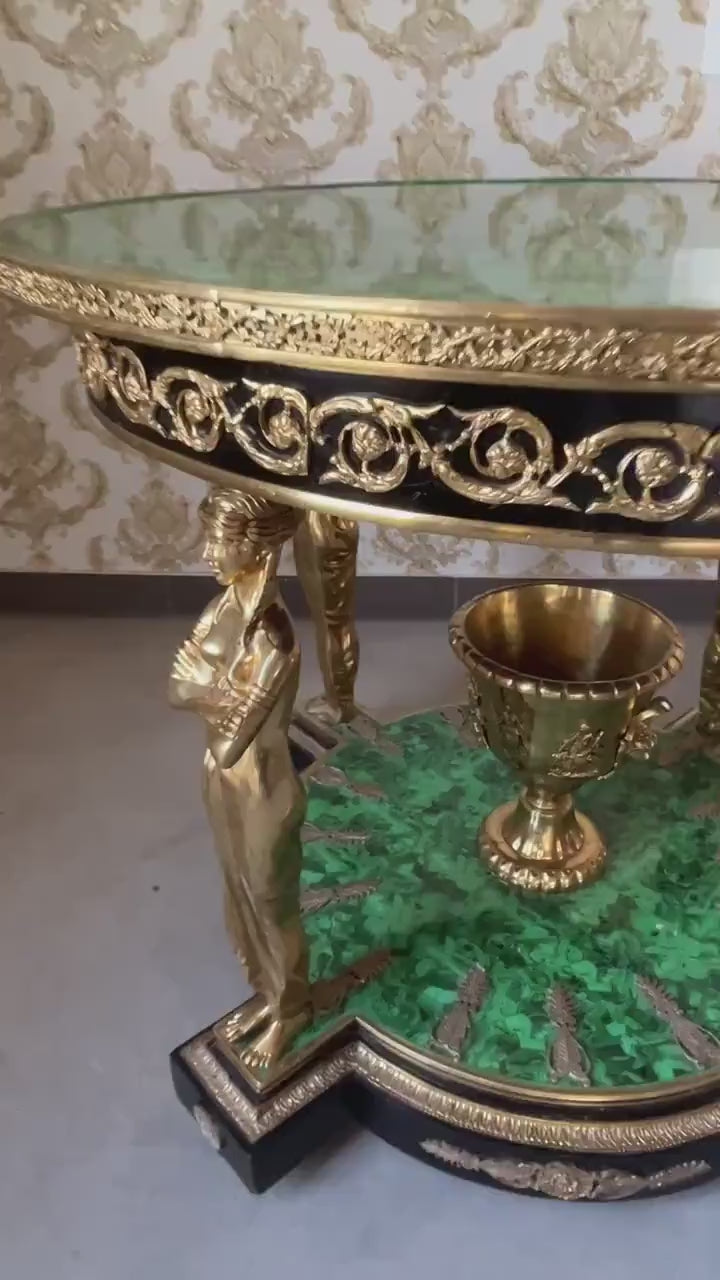 Round Table Royal Antique Style Emerald Green Top Bronze Statue Legs Retro Baroque Style Noble Royal Decor Table for Commercial Decoration