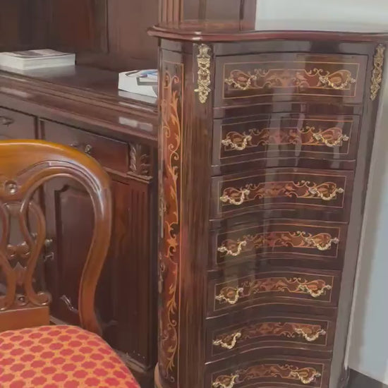 Hohe geschwungene Kommode im Barockstil / Baroque Style Tall Curved Chest of Drawer